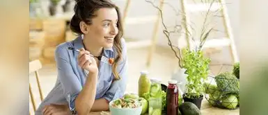 A pesar de la creciente conciencia sobre la alimentación saludable, aún persisten hábitos que elevan el riesgo. Cáncer de mama: Dieta saludable podría reducir hasta en 30% el riesgo de desarrollar la enfermedad