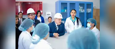 Estudiantes recibieron con entusiasmo los anuncios, destacando la importancia del nuevo laboratorio. Fuente: Difusión. Dr. César Acuña inaugura laboratorio de neurodidáctica y anuncia nuevo edificio para Chimbote