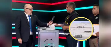 Policía Anticorrupción irrumpe en vivo en el programa de Beto Ortiz por cédulas halladas en Surquillo Policía Anticorrupción irrumpe en vivo en el programa de Beto Ortiz por cédulas halladas en Surquillo