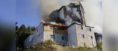 Un feroz incendio destruyó parte de un hotel turístico emblemático. Incendio de gran magnitud destruye reconocido hotel y deja bomberos hospitalizados