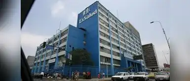 Afiliados a EsSalud podrían atenderse en CLÍNICAS PRIVADAS: la radical medida que alista el gobierno de Keiko Fujimori ¿ADIÓS A LAS LARGAS COLAS? Afiliados a EsSalud podrían atenderse en CLÍNICAS PRIVADAS con esta radical medida