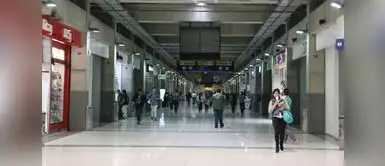 Estación central del metropolitano en colapso. Estación Central del Metropolitano al borde del colapsa en horas punta y pronto llegará la Línea 2 del Metro de Lima