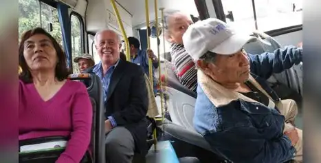 Atención adultos mayores: nuevo proyecto de ley busca eliminar el pago de pasaje en transporte público ¿a partir de qué edad?