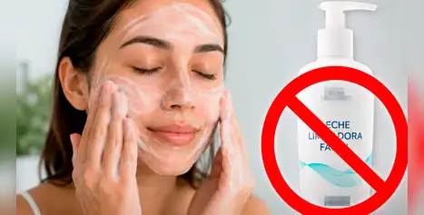 ¡ALERTA SANITARIA! Indecopi exige retirar y destruir lote de famosa LIMPIADORA FACIAL del MERCADO PERUANO tras detectar bacteria