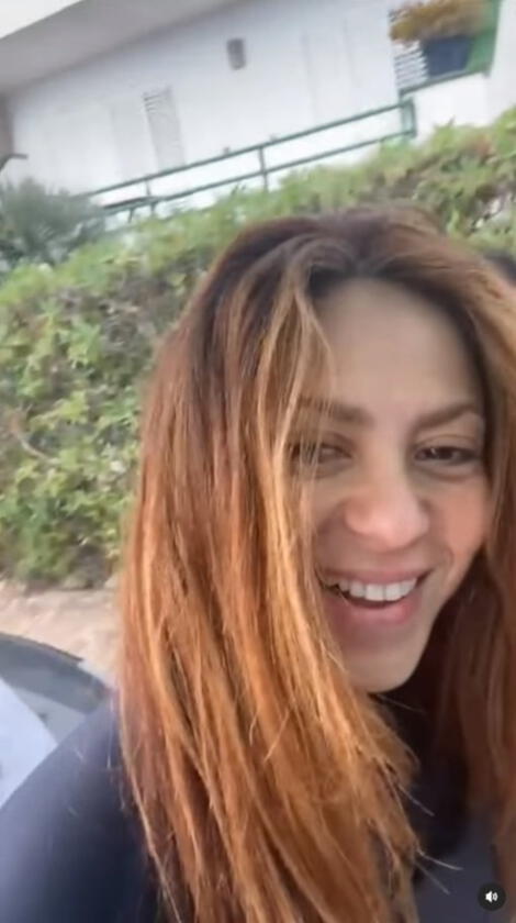 Shakira se muestra sin una gota de maquillaje en la playa resaltando la  belleza real