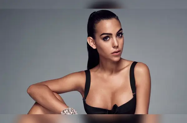 Georgina impactó con infartante selfie wapa.pe