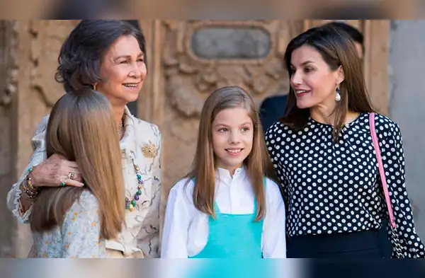 Reinas Letizia y Sofía muestran un comportamiento inadecuado ante cámaras. wapa.pe