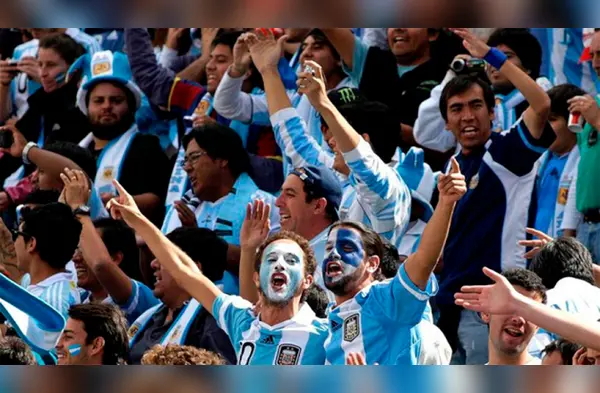 Conoce al peculiar hincha que no pudo dejar de alentar a su selección wapa.pe