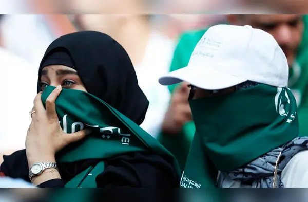 Mujeres de Arabia Saudita asistieron al partido de su selección wapa.pe