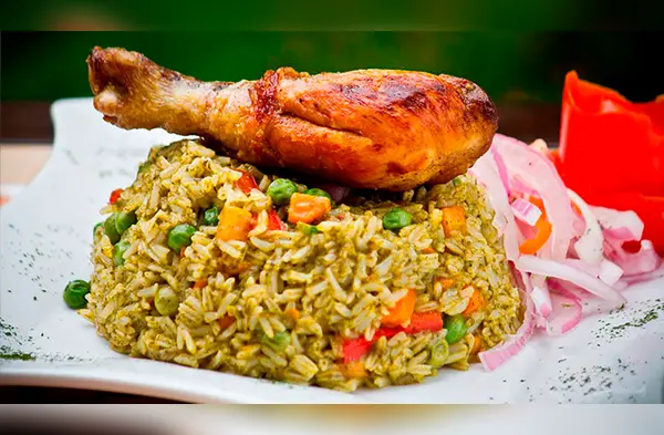 Arroz con pollo y crema huancaína wapa.pe