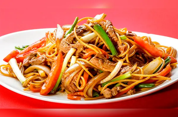 Aprende a preparar el tallarín saltado criollo wapa.pe