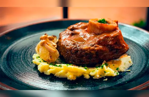 El osobuco de ternera, es una receta contundente que saciará tu apetito wapa.pe