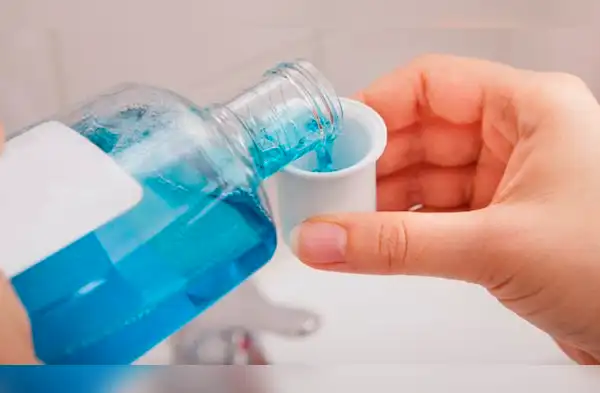 Remedios caseros: qué usos se le puede dar al enjuague bucal (Foto: Redes Sociales) wapa.pe