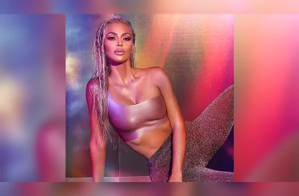 Este es el extraño collar que lució Kim Kardashian wapa.pe