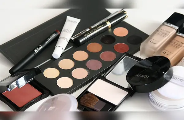 Estos son los productos de belleza que no pueden faltar en tu oficina wapa.pe