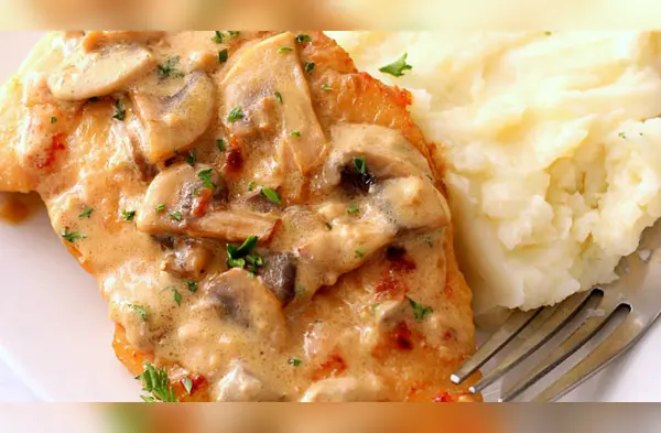 ¿Cómo se prepara el pollo en salsa de champiñones? wapa.pe