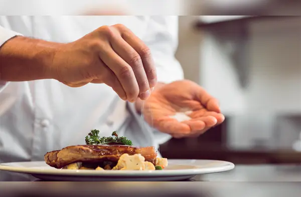 El exceso de sal puede provocar problemas en el corazón. wapa.pe