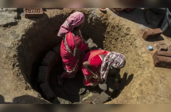 Las Rani Mistris, el ejército de mujeres que construye retretes en la India. wapa.pe