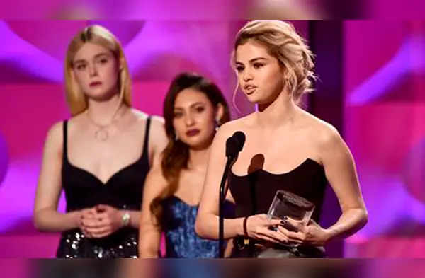 La cantante de 26 años intentó arrancarse las vías intravenosas. wapa.pe