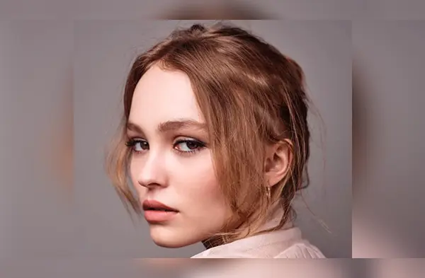 Lily-Rose Depp se convirtió en el rostro de la fragancia más emblemática de Chanel. wapa.pe