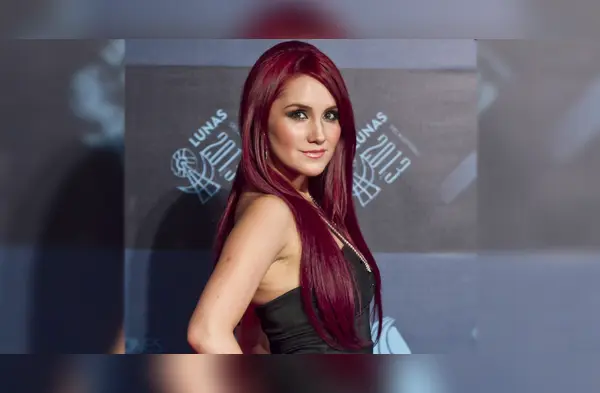 El tinte rojo vino es una tendencia que regresó para quedarse en este verano. wapa.pe