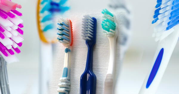 ¿Cómo elegir el cepillo de dientes adecuado para nuestra boca?