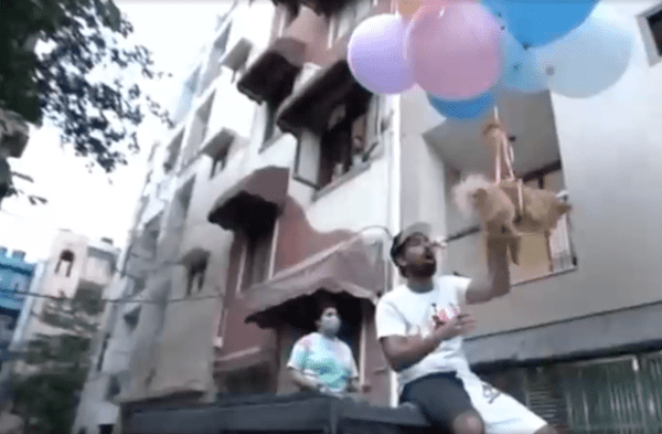 Youtube viral: Denuncian a youtuber que amarró a su perra a varios globos de helio para que pueda volar y ganar likes video