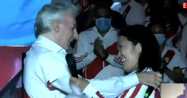 Keiko Fujimori y Álvaro Vargas Llosa en mitin