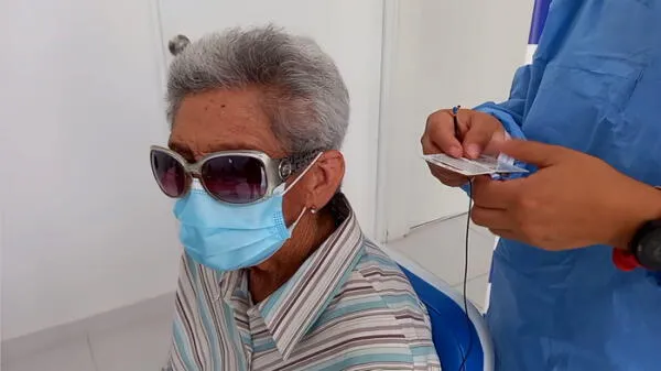 Perú: Adultos mayores vencen el coronavirus y recuperan la audición tras recibir audífonos especiales