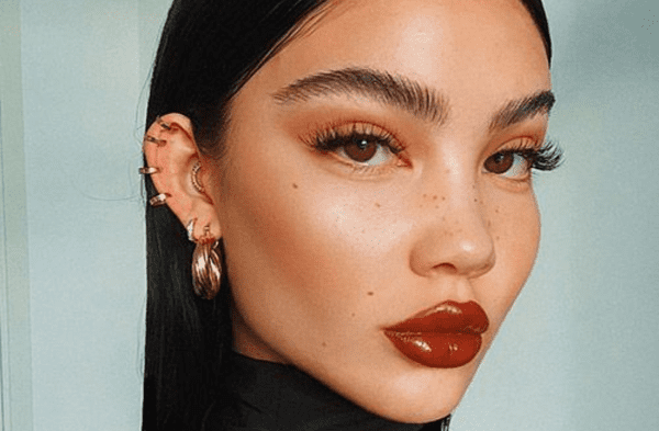 Expertos revelan el truco para transformar tu maquillaje casual a uno más impactante. wapa.pe