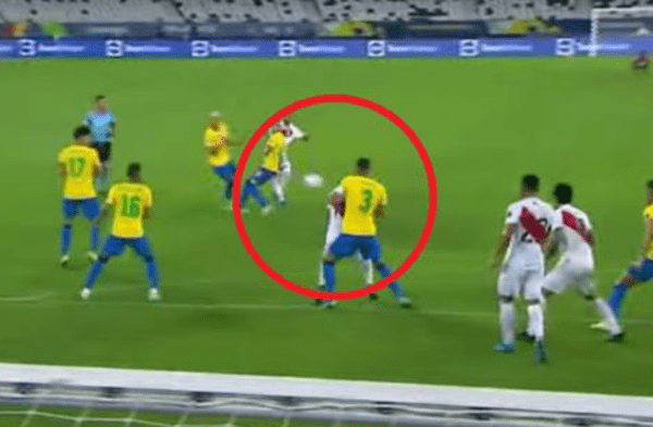Perú vs Brasil: El VAR en Sudamérica es joda criticó exárbitro FIFA en Twitter tras el penal no cobrado contra Thiago Silva video