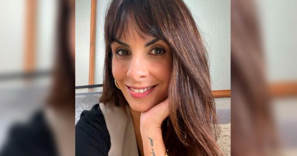 Carla García y outfit con blazer a cuadros wapa.pe