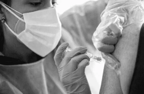 Coronavirus: Murió una enfermera que había sido vacunada con las dos dosis del fármaco anticovid-19 de Sinovac fotos