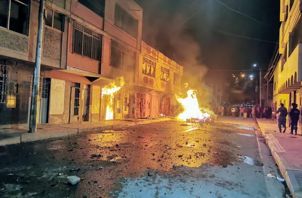 Incendios protagonizados por ciudadanos se registraron en Juliaca. Foto: Difusión