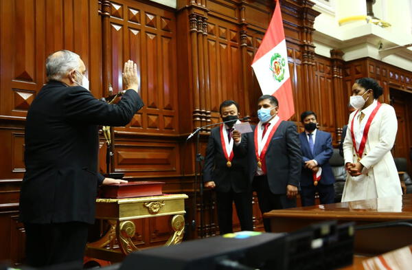 A pesar de la pandemia del covid-19, la ceremonia se realizó de manera presencial desde las 8 de la mañana. wapa.pe