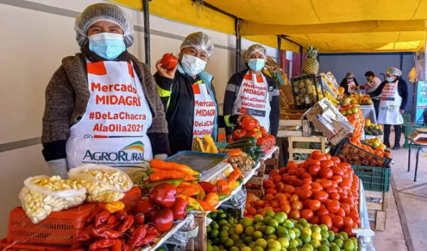 Doce productores participan en el mercado itinerante. Foto: Midagri