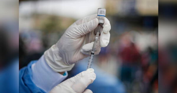 Alemania: Enfermera inyectó suero en lugar de vacunas contra el coronavirus a 8.557 personas