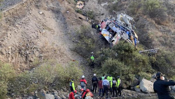 Carretera Central: 17 fallecidos y varios heridos tras despiste y volcadura de bus