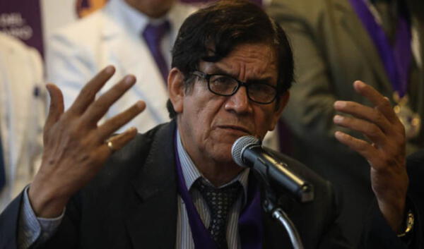 El vicedecano del Colegio de Médicos del Perú criticó al doctor Ernesto Bustamante por “dejarse llevar por la política y no por la ciencia”.