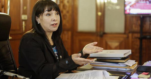 Mirtha Vásquez criticó a los que están promoviendo la vacancia.