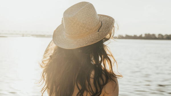 El cabello necesita productos naturales que lo protejan ante los rayos solares.