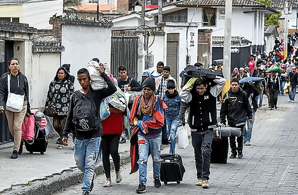 Migrantes venezolanos han emigrado de su país hacia Perú, Colombia y Ecuador. Foto: AFP