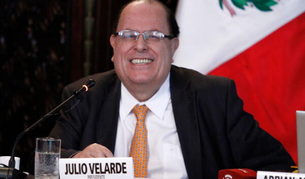 Julio Velarde.