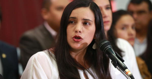 Verónika Mendoza busca presentarse con Nuevo Perú a elecciones 2022.