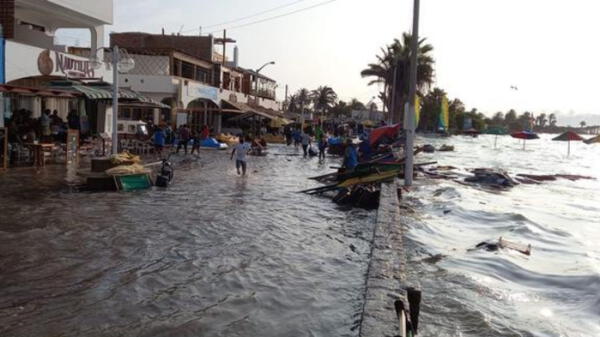 Paracas es afectada por tsunami