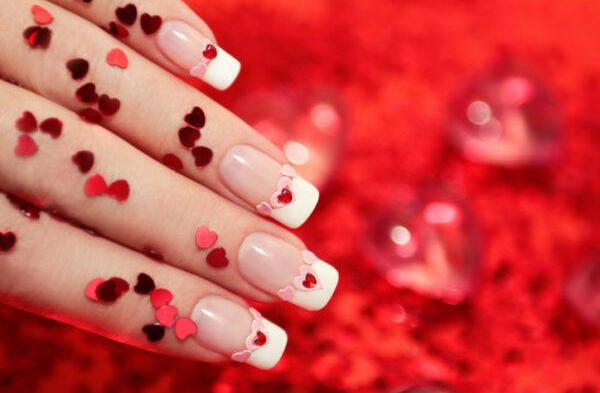 uñas con corazones