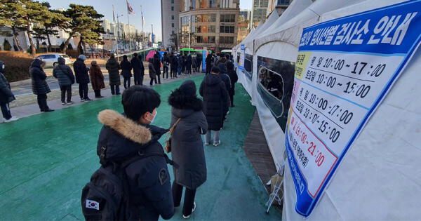 Corea del Sur supera los 30.000 casos diarios por primera vez por ómicron