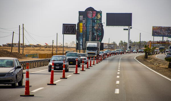 Tránsito de los vehículos en los peajes de Rutas de Lima