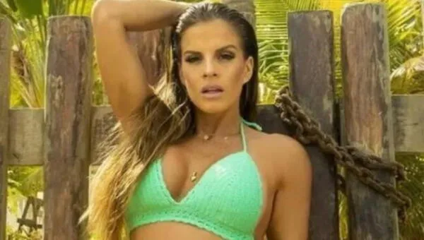 Alejandra Baigorria con bikini verde