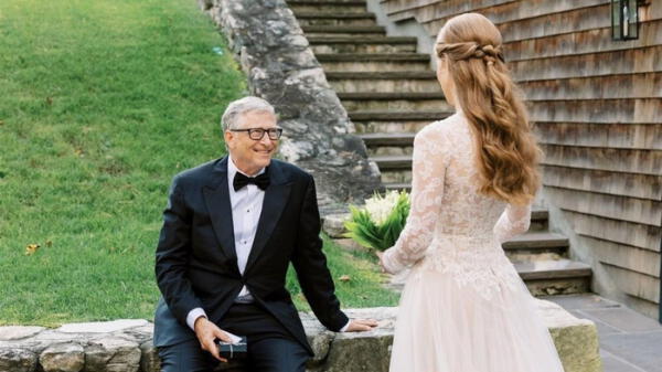 Bill Gates y su hija juntos el día de su boda